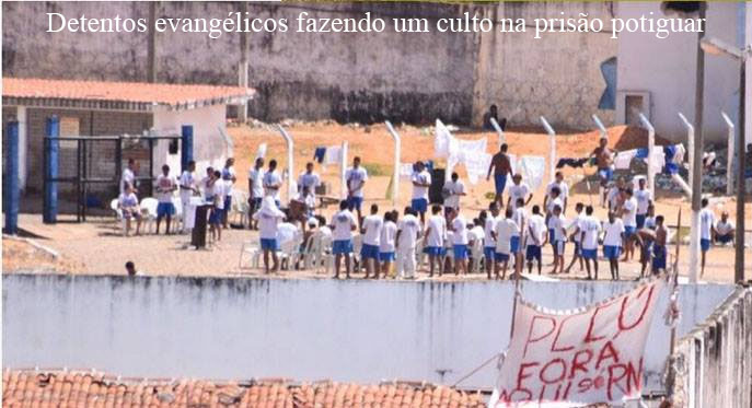 Dentento evanglicos membros do crime organizado presos da Penitenciria de Alcauz fazendo culto evanglico.