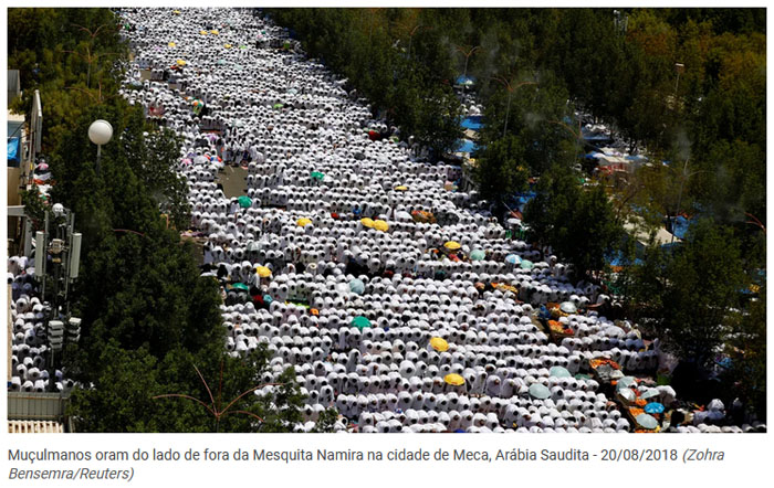 Muçulmanos oram do lado de fora da Mesquita Namira na cidade de Meca, Arábia Saudita – 
20/08/2018 
Zohra Bensemra/Reuters 
(Com EFE e AFP)