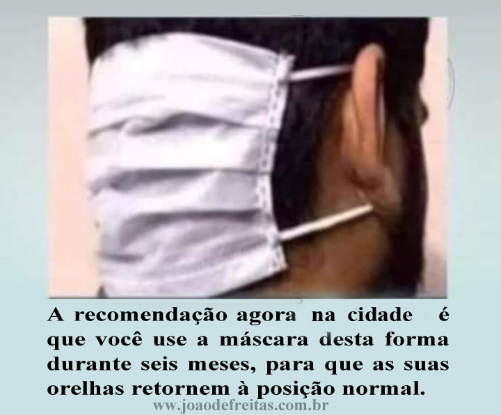 A recomendação agora na cidade é que você use a máscara desta forma durante meses, para que as suas orelhas retornem à posição normal.