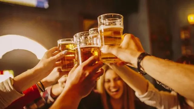 23% dos acidentes de trânsito são causados por pessoas que tomaram bebida alcoólica.
Impressionante!  77% dos acidentes são causados por pessoas que não tomaram álcool!