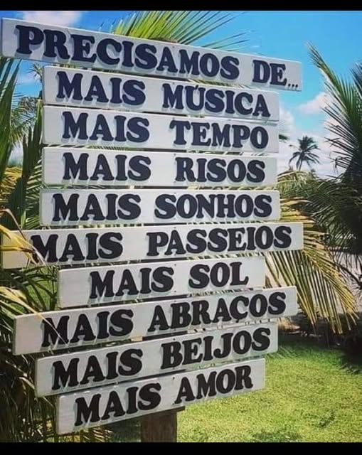 Precisamos de...
mais música,
mais tempo,
mais risos,
mais sonhos,
mais passeios,
mais sol, 
mais abraços
mais beijos,
mais amor,
mais...
