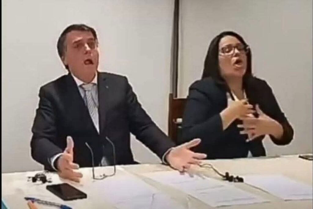 O Bolsonarismo é um delírio coletivo difícil de se explicar.,
O Bolsonarismo faz: 
patriota ir contra a pátria, 
cristão ser a favor da guerra,
político eleito ser contra a democracia,
militar pedir intervenção estrangeira,
cientista ser contra vacina,
servidor público apoiar privatização, e - acreditem! - pobre ser contra taxar rico.
